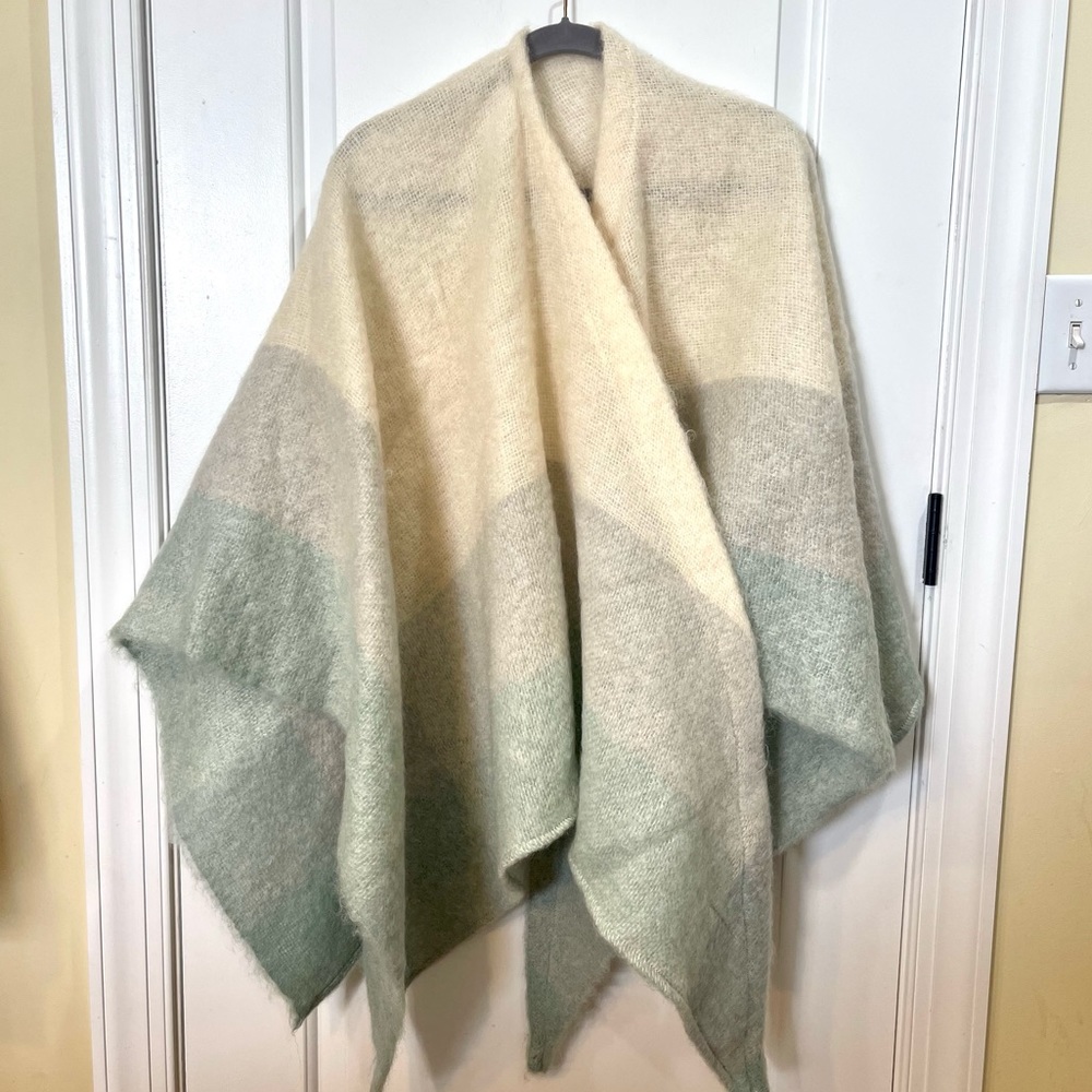 🍀 DONEGAL DESIGN IRELAND MOHAIR WOOL BLANKET CAPE
